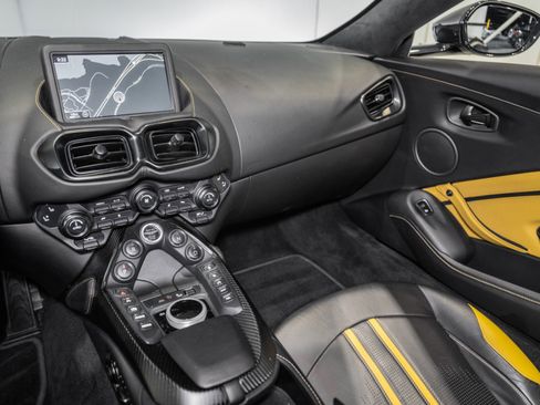 Used 2019 Aston Martin V8 Vantage Coupe image 19