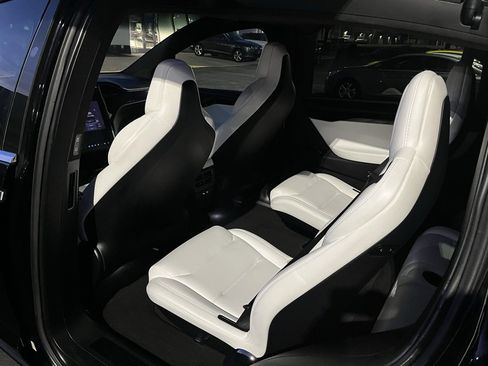 Used 2019 Tesla Model X P100D image 8