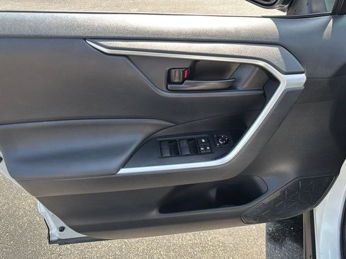 Used 2021 Toyota RAV4 LE AWD/4WD image 22