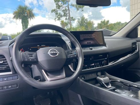 Used 2026 Nissan Rogue SL FWD image 11