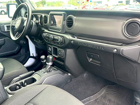 Used 2022 Jeep Wrangler Sport image 19