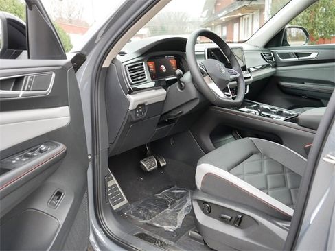 New 2026 Volkswagen Atlas Peak Edition image 7