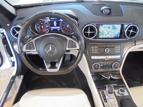 Used 2017 Mercedes-Benz SL 550 image 13