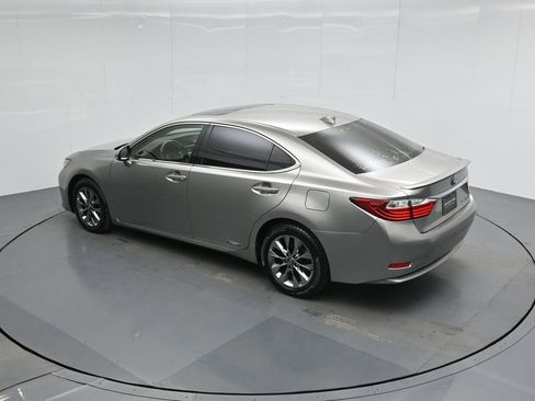 Used 2015 Lexus ES 300h image 42