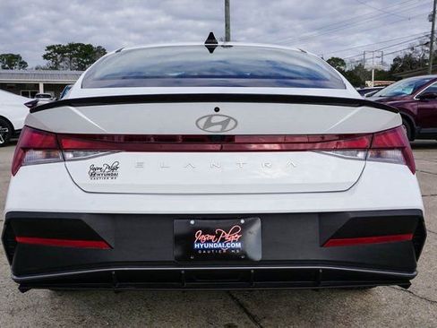 Used 2025 Hyundai Elantra Sport image 6
