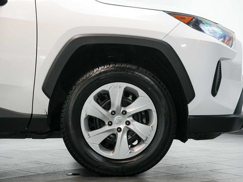 Used 2020 Toyota RAV4 LE FWD image 9