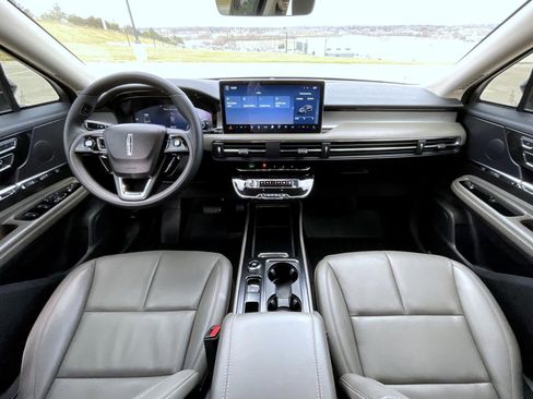 Certified 2024 Lincoln Corsair AWD w/ Equipment Group 101A image 15