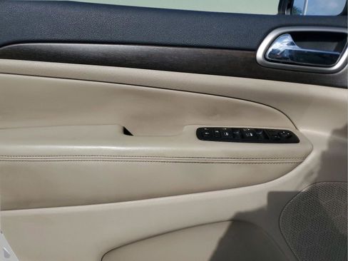 Used 2017 Jeep Grand Cherokee Laredo w/ Quick Order Package 23E image 16