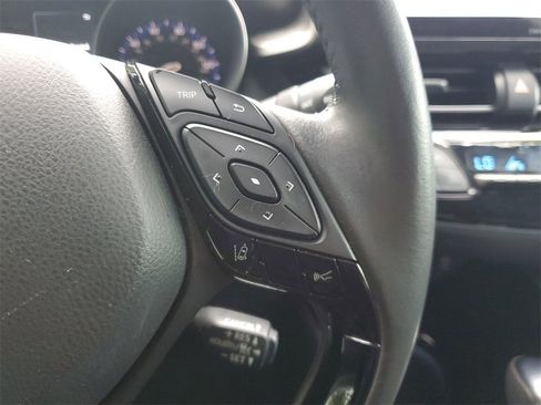 Used 2022 Toyota C-HR Limited image 21