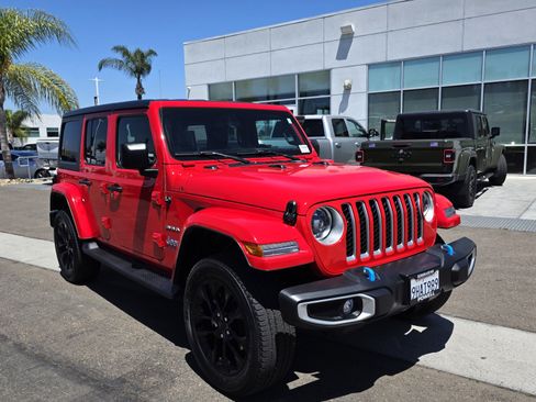 Used 2023 Jeep Wrangler Unlimited Sahara w/ Cold Weather Group AWD/4WD image 6