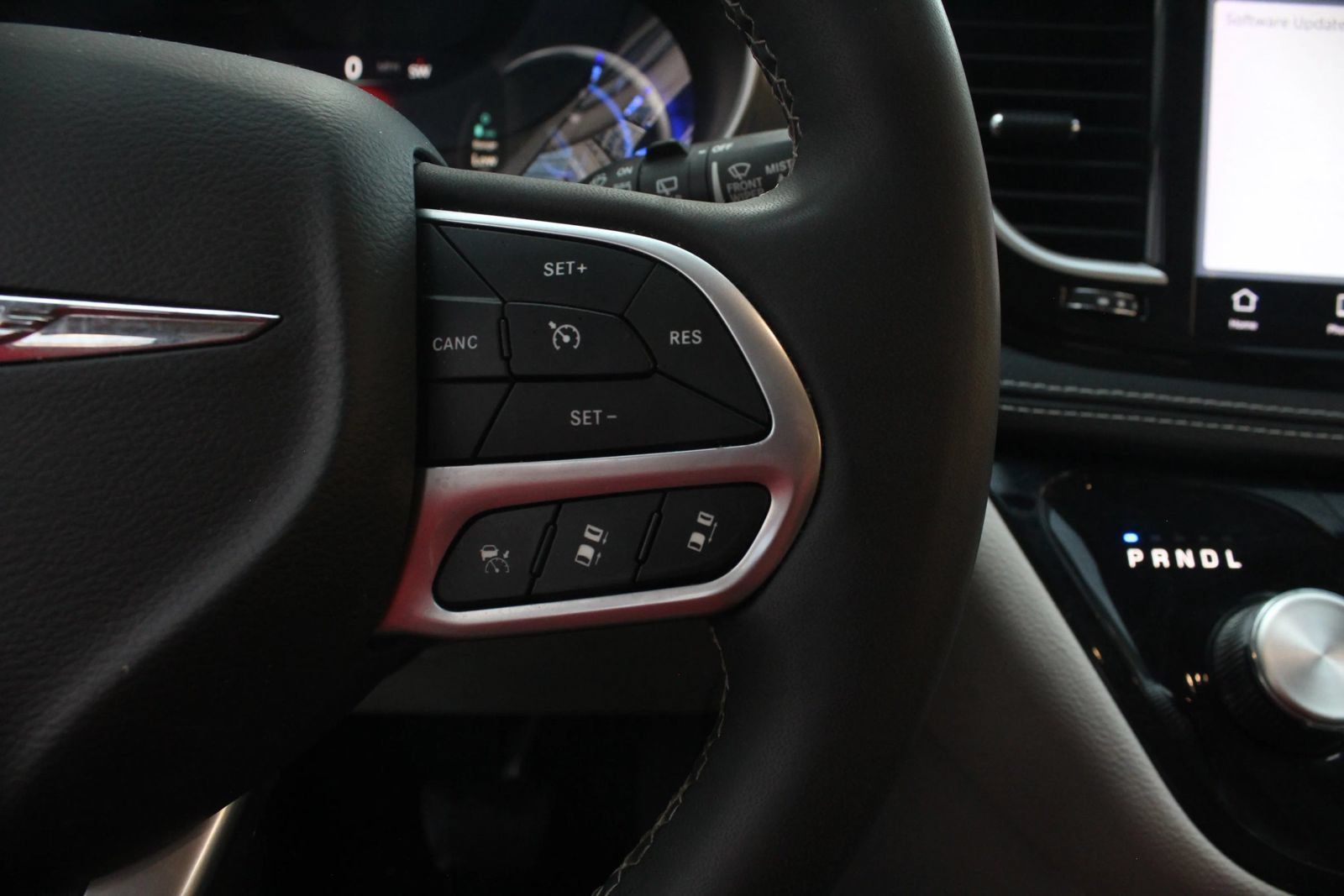 Used 2023 Chrysler Pacifica Touring-L FWD image 28