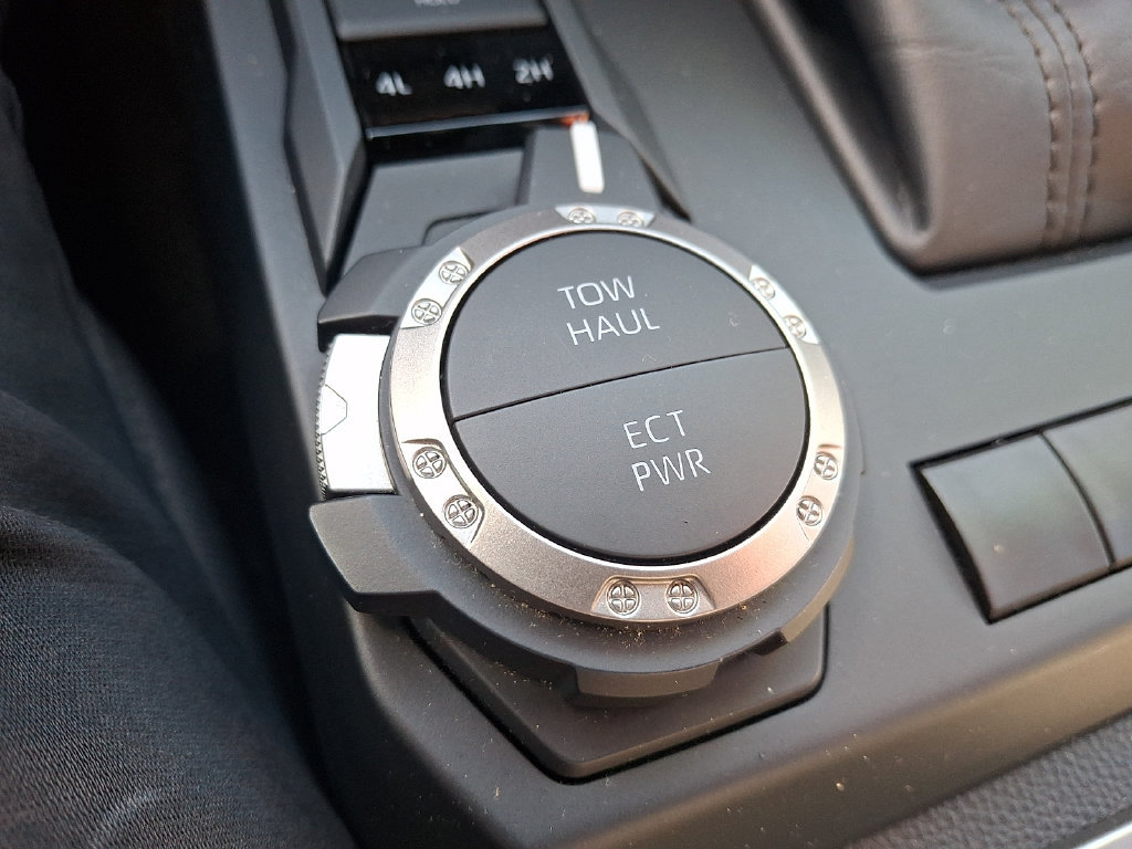 Certified 2025 Toyota Tacoma SR5 AWD/4WD image 24