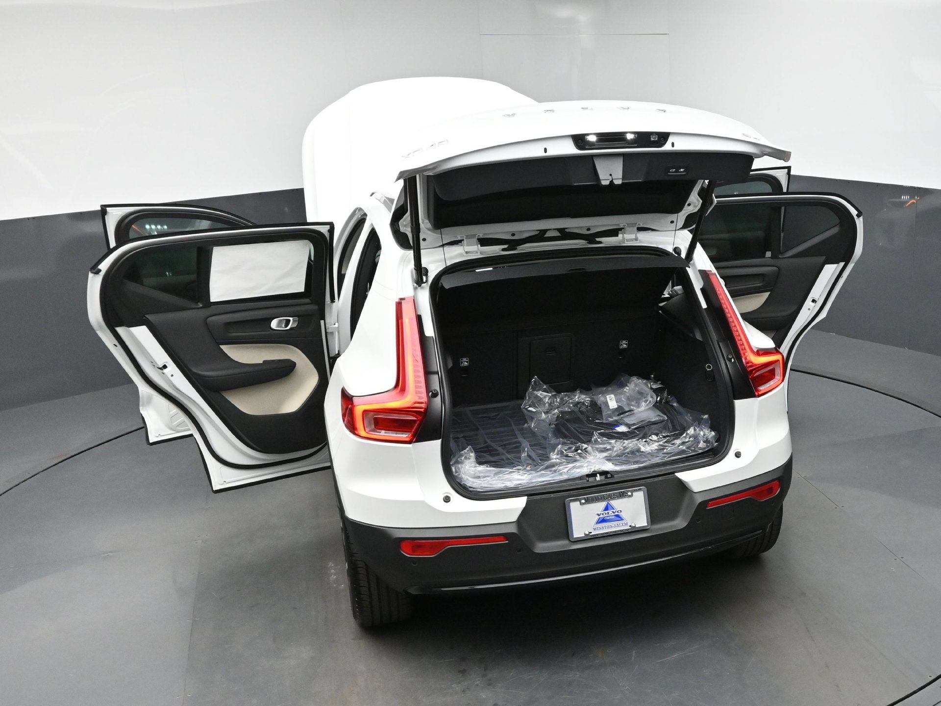 New 2026 Volvo XC40 B4 Plus w/ Protection Package Premier FWD image 49