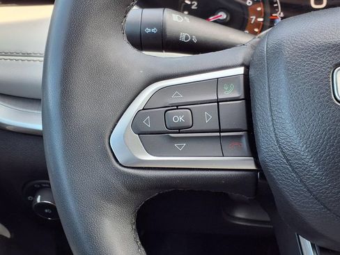 Used 2025 Jeep Compass Limited AWD/4WD image 16