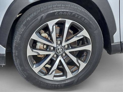 Used 2023 Toyota Corolla Cross XLE FWD image 17