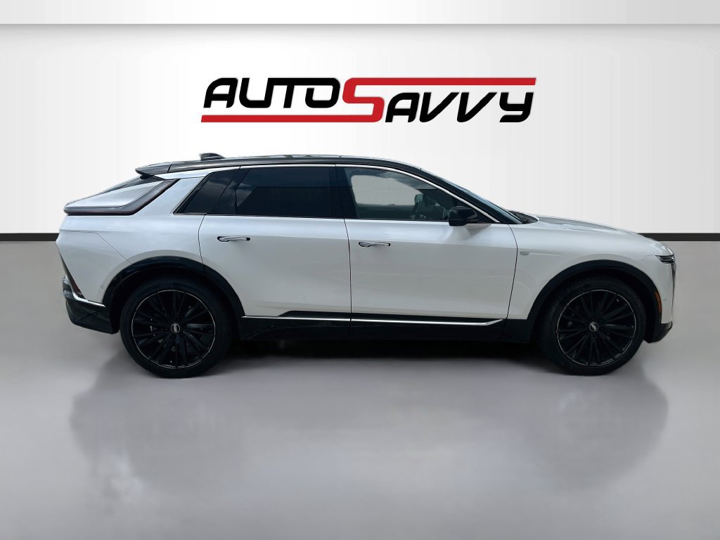 Used 2025 Cadillac Lyriq Luxury w/ LPO, Floor Liner Package AWD/4WD image 8