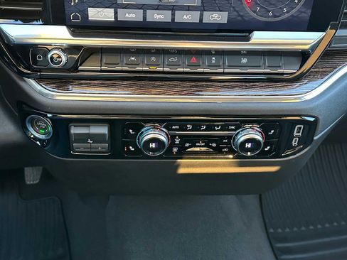 Certified 2025 GMC Sierra 1500 Elevation image 27