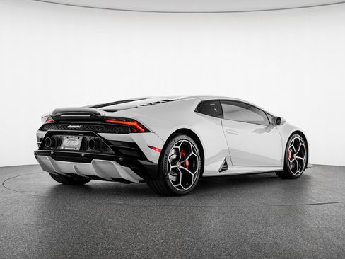 Used 2021 Lamborghini Huracan EVO RWD image 6