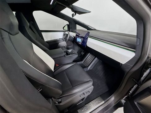 Used 2024 Tesla Cybertruck Cyberbeast AWD/4WD image 15