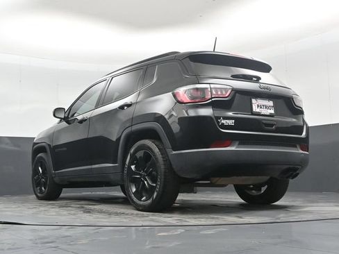 Used 2018 Jeep Compass Latitude FWD image 43