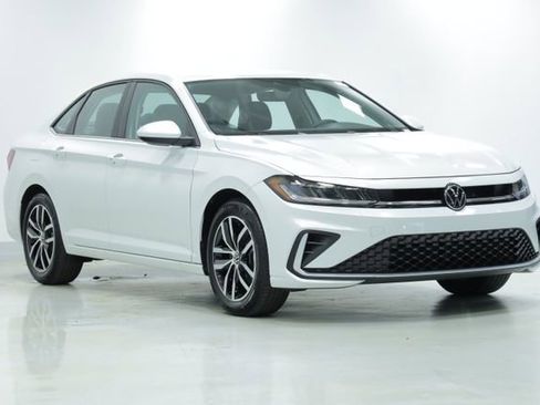 New 2025 Volkswagen Jetta SE image 3