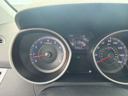 Used 2015 Hyundai Elantra SE w/ Option Group 03 FWD image 16