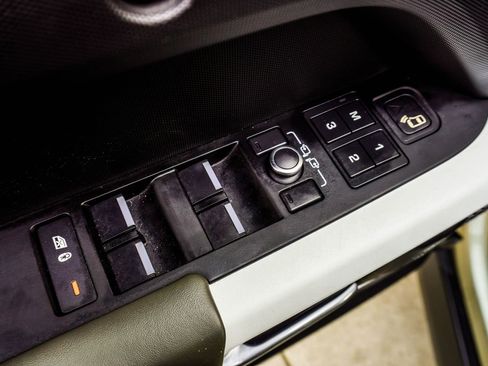 Used 2021 Land Rover Defender 110 X-Dynamic HSE image 34