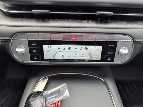 Used 2024 Genesis G90 3.5T image 27