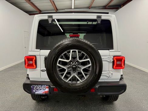 Used 2024 Jeep Wrangler Sahara w/ Safety Group image 11