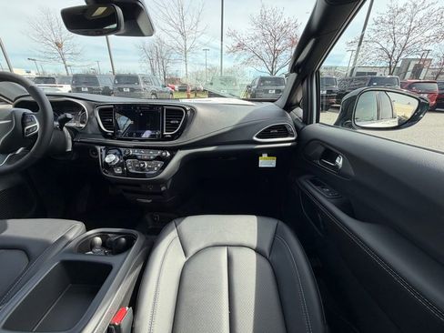 New 2026 Chrysler Pacifica Select FWD image 14