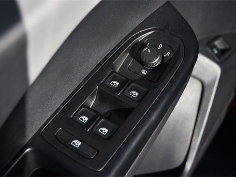 Certified 2023 Volkswagen Taos SE w/ Panoramic Sunroof Package image 8