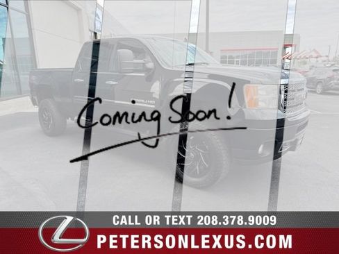 Used 2012 GMC Sierra 2500 Denali w/ Suspension Package, Off-Road AWD/4WD image 8