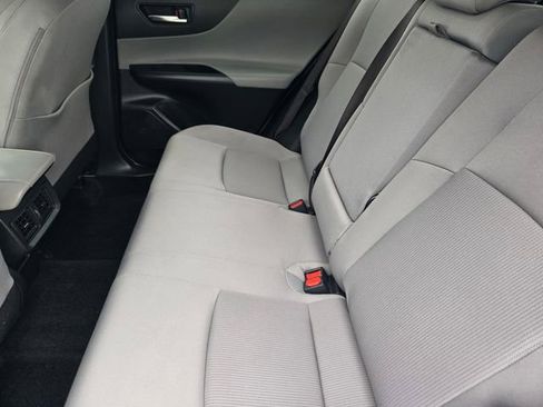 Used 2022 Toyota Venza LE image 9