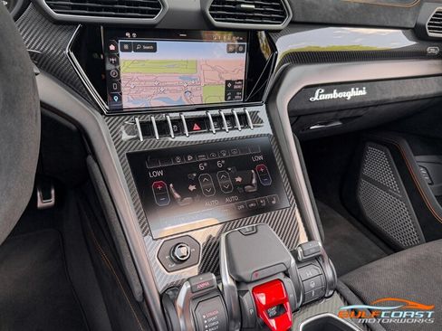 Used 2024 Lamborghini Urus Performante AWD/4WD image 16