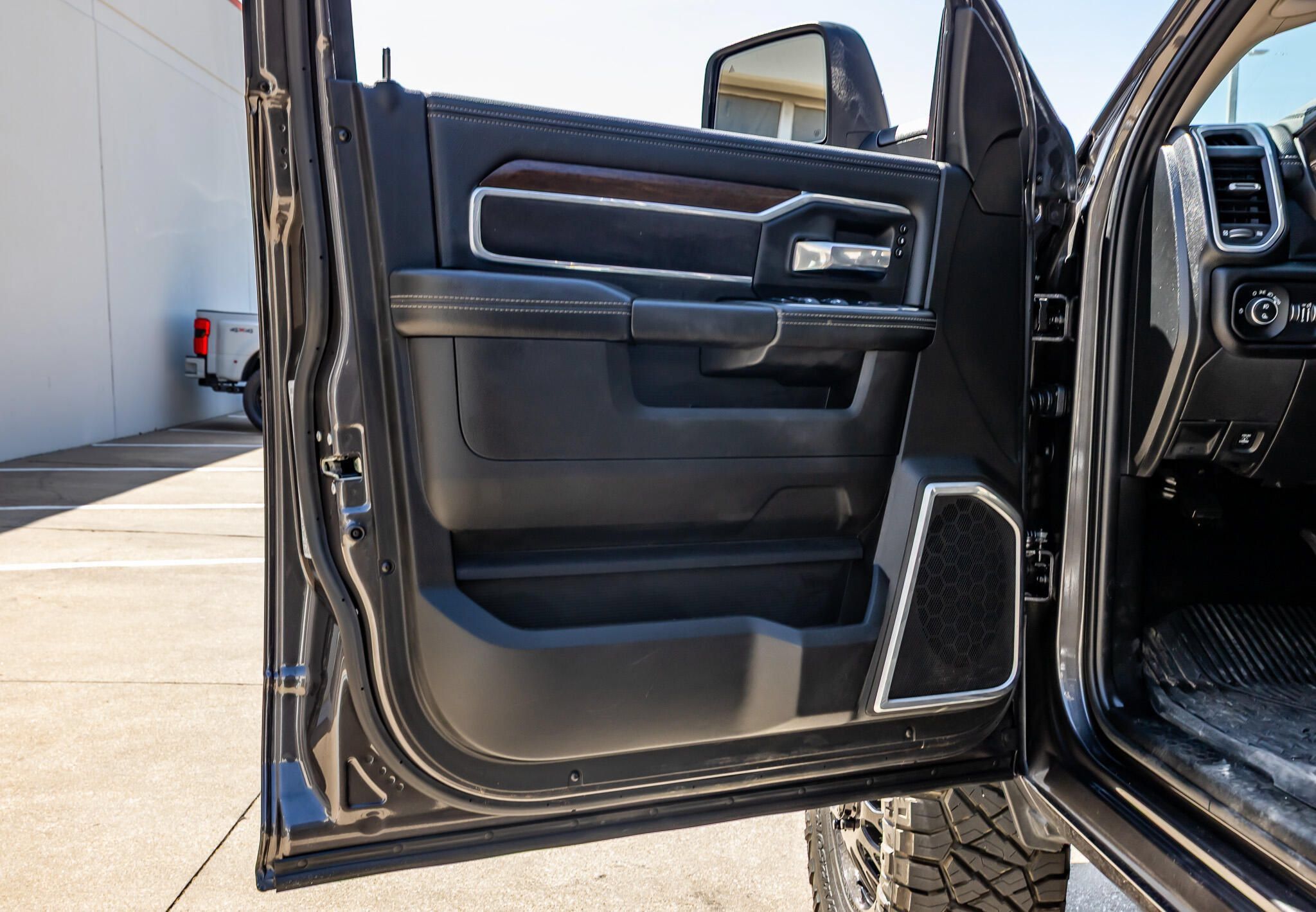 Used 2024 RAM 3500 Laramie w/ Towing Technology Group AWD/4WD image 36