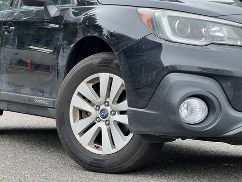 Used 2019 Subaru Outback 2.5i Premium AWD/4WD image 2