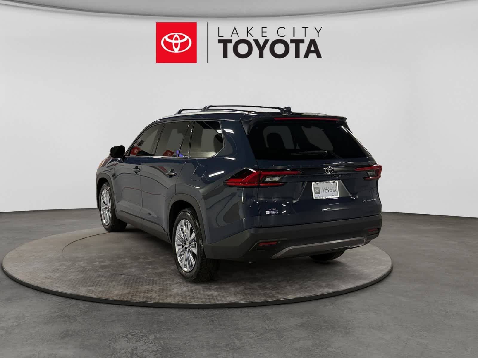 Used 2024 Toyota Grand Highlander AWD image 5