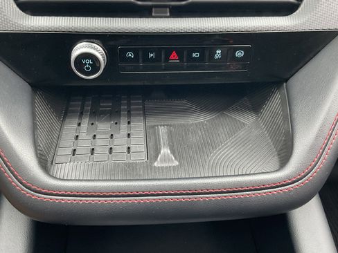 Used 2025 Ford Explorer ST image 18