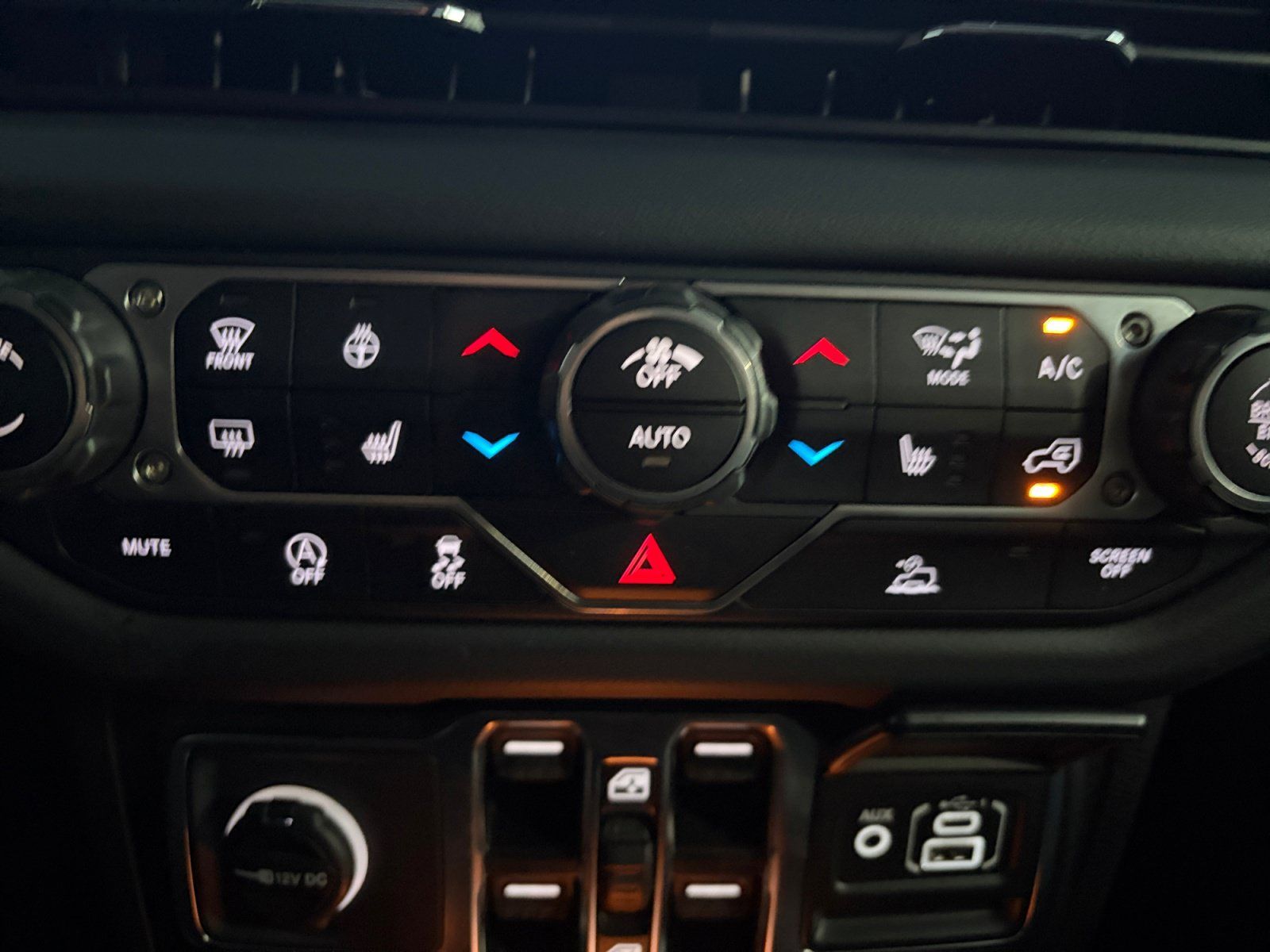 Used 2025 Jeep Wrangler Unlimited Sahara AWD/4WD image 25