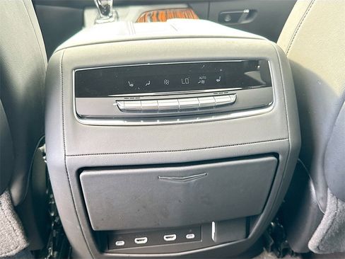 Used 2024 Cadillac Escalade Premium Luxury image 29