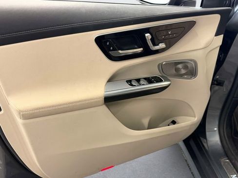 Used 2023 Mercedes-Benz GLC 300 4MATIC image 13