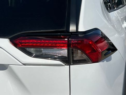 Used 2021 Toyota RAV4 LE AWD/4WD image 18