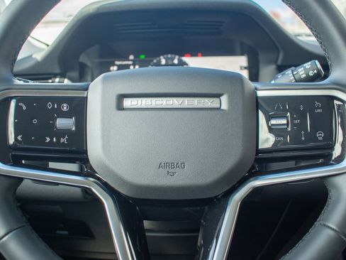 Used 2025 Land Rover Discovery Sport S image 15