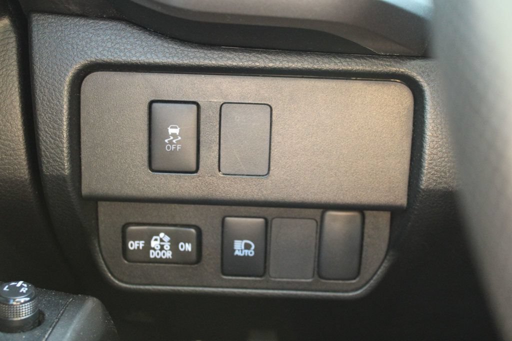 Used 2020 Toyota Tacoma SR5 RWD image 19