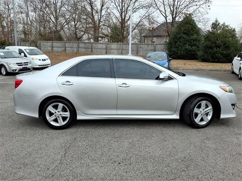 Used 2013 Toyota Camry SE image 2