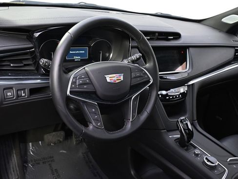 Certified 2025 Cadillac XT5 Premium Luxury image 11