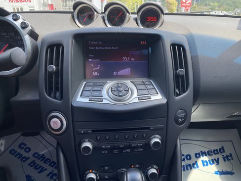 Used 2017 Nissan 370Z Touring RWD image 14