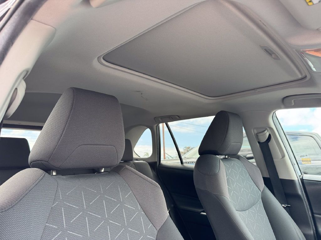 Used 2019 Toyota RAV4 XLE AWD/4WD image 2