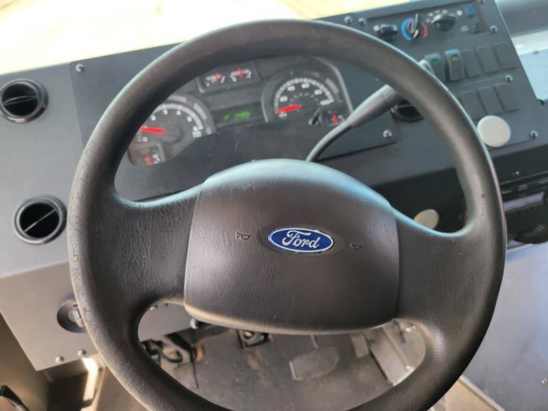 Used 2016 Ford E-350 and Econoline 350 Super Duty w/ A/C Prep Package RWD image 9