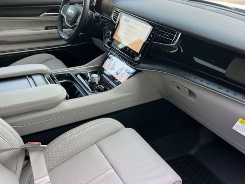 New 2026 Jeep Grand Wagoneer Summit w/ Premium Group III image 17